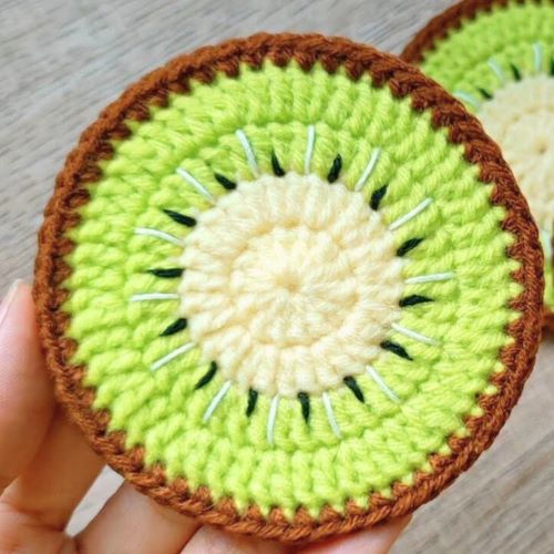 crochet kiwi coaster 3